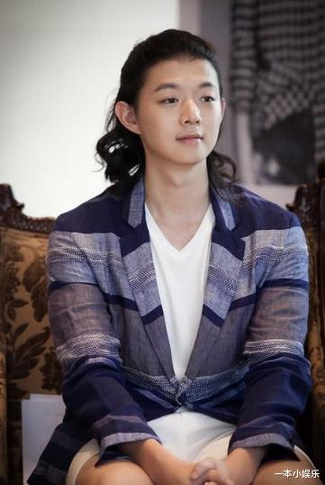 火风|有种“整容”叫火风儿子，剪短头发判若两人，网友：早这样早火了