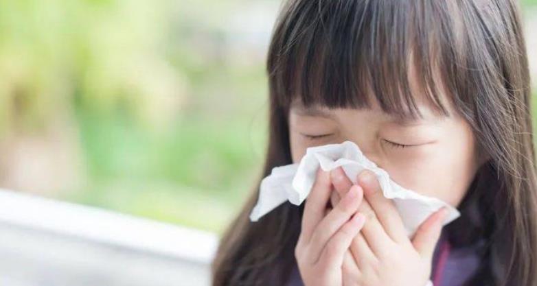 吴洪娜聊说育儿|秋天照顾孩子,不要只知道让孩子多穿,“吃和睡”更要关心