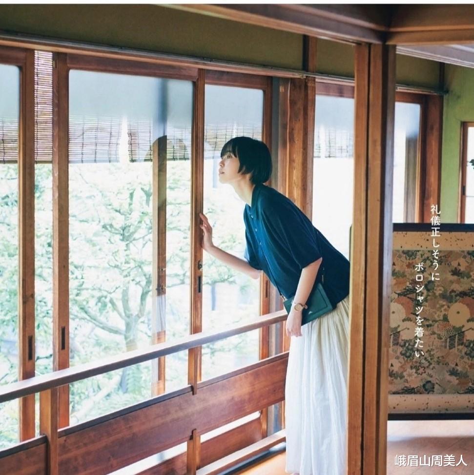 佟丽娅|佟丽娅路透图曝光,穿西装马甲配短裤飒爽利落,气质越来越好了