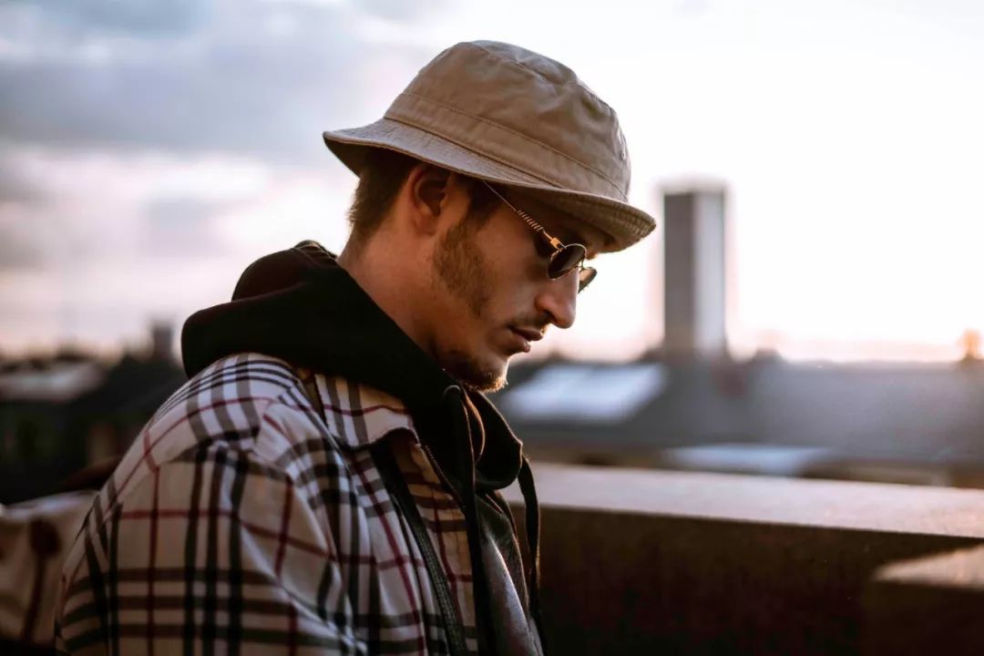 白衣梧桐|这样陪你聊天的男人，才是真心喜欢你