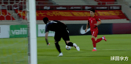 武磊|2-0！武磊连续两场比赛造点，怒吼庆祝，堵住所有质疑之声