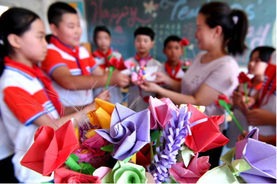 母婴参考|教师节一定要送东西吗?聪明的家长这样和老师沟通,强过“送礼”