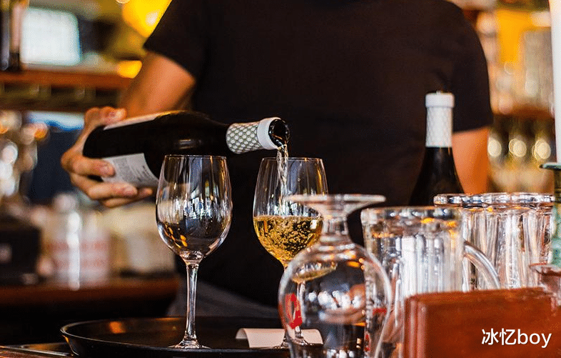 胃癌|胃不好的人，要自觉管住嘴：2种食物能不吃就不吃，尽量别轻视