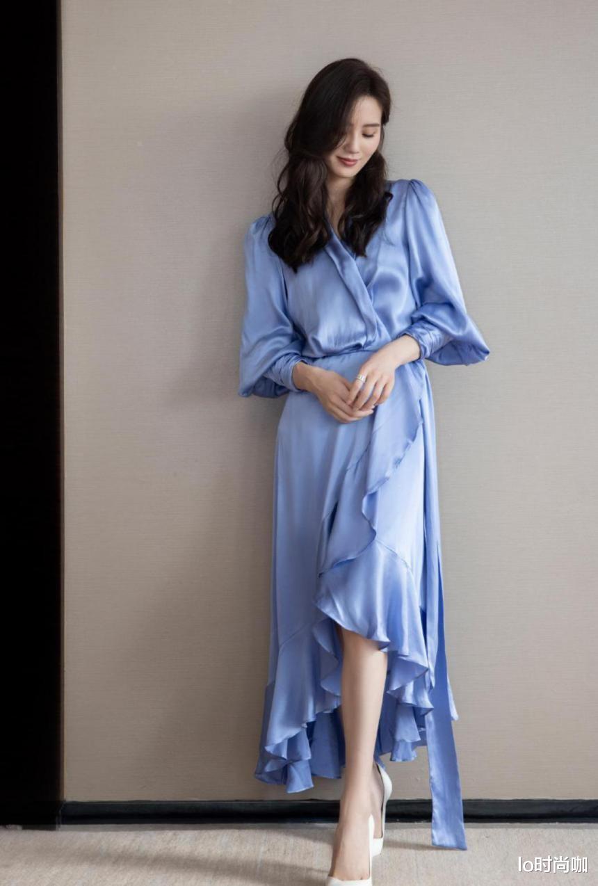 李小萌|有一种优雅叫“刘诗诗”，穿缎面长裙简约却有气质，名媛范十足