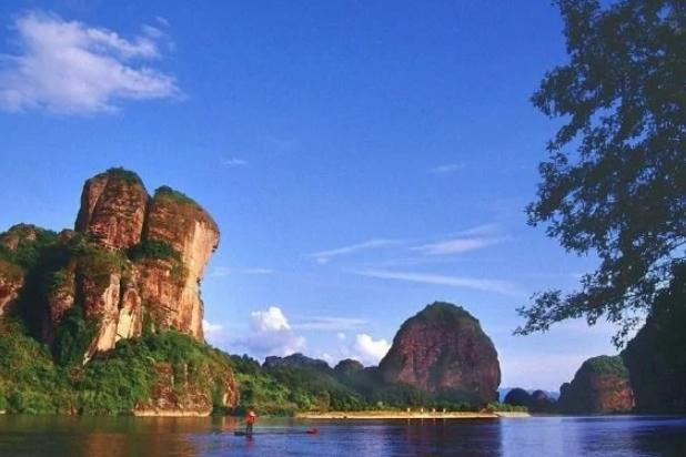 芙蓉镇 江西有一公园，被评为2020中国慢生活休闲体验区，坐拥5大景点