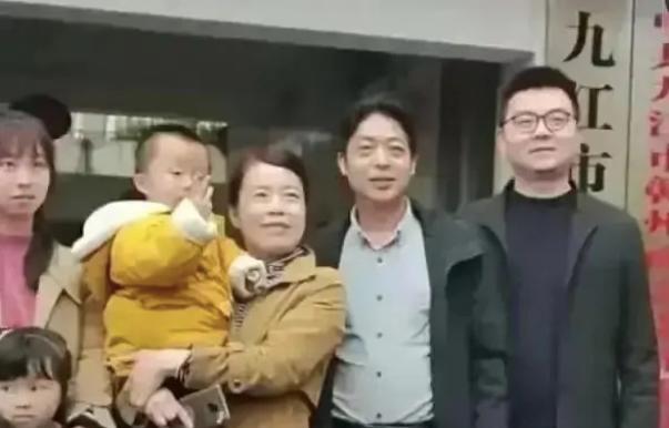 许敏|郭威是去给许敏打“亲情牌”了吗?昨晚许敏的直播,给出了答案