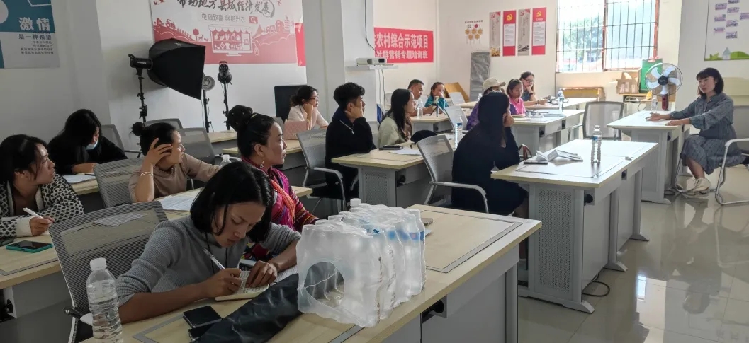 VR|孟连县电商中心开展实战型直播培训，学员收获满满