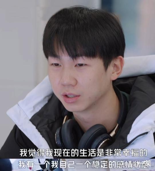 白举纲|28岁白举纲宣布结婚喜讯！晒与妻子合照，甜称：非常幸福