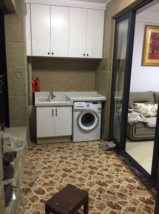 新房装修，看到这超级大餐桌，朋友都说选错了，而邻居却在偷笑