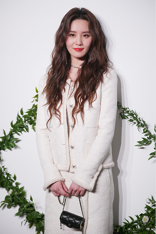 北辙南辕|刘诗诗一改往日清纯模样,穿白衣化身精明女人,就是头发不太匹配