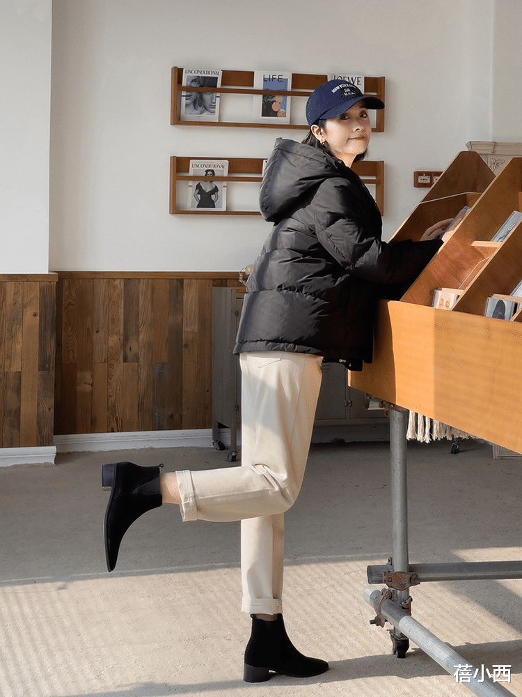 蓓小西 奔三奔四的女人，建议多穿“羽绒服”，下搭牛仔裤、半身裙真时髦