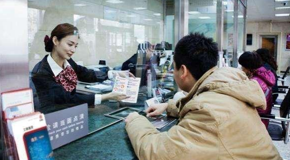 网贷 银行误转100万到自己账户，被网贷扣走的话，这到底是谁的责任？