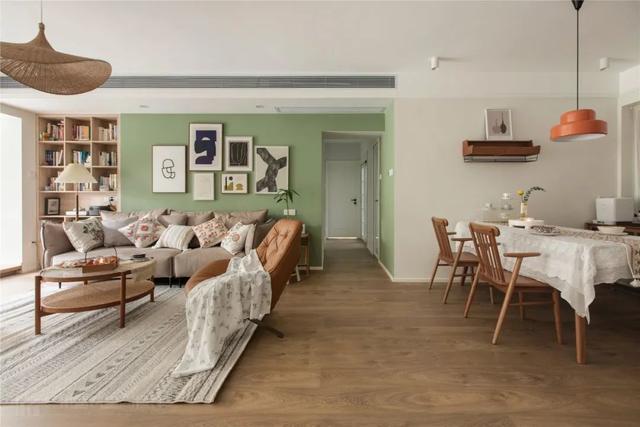 135㎡现代简约，温馨舒适的空间，加上草绿色的点缀，文艺舒适