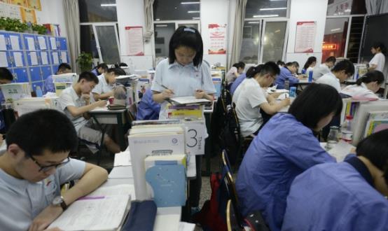 考研|考研拟录取后，有必要给导师带“见面礼”吗？投其所好大有讲究