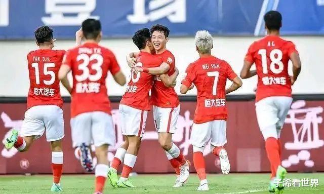广州队|上午10点！权威媒体曝出争议猛料：广州队遭质疑，球迷吐槽声一片