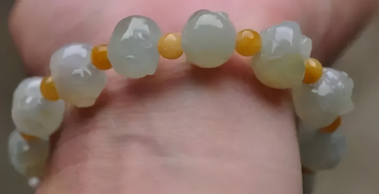 翡翠手串|为什么翡翠手串一定要是18颗？