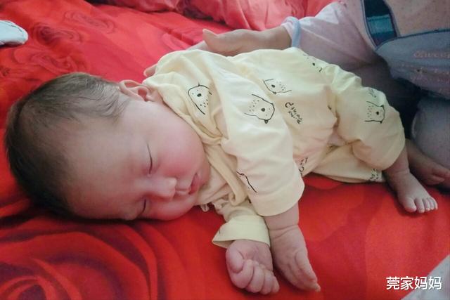 莞家妈妈|难怪娃睡不好,宝宝睡着后这3件事会破坏他的好睡眠,家长别大意