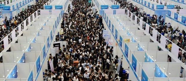 离职|中学教师招聘要求出炉，最低也要本科学历，双一流成为应聘门槛