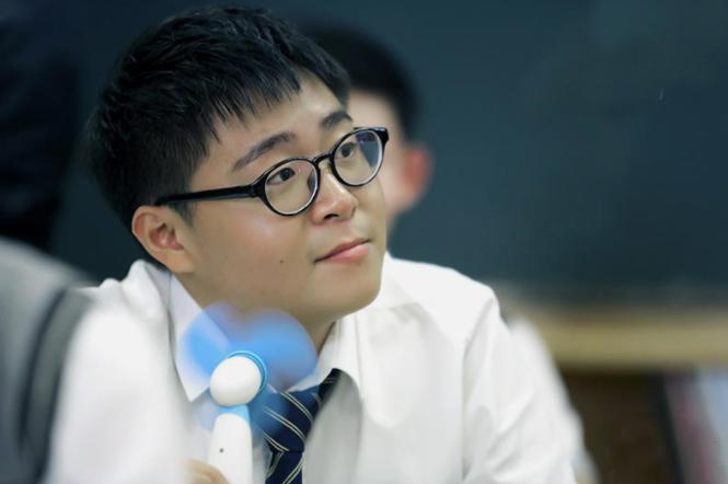 郝劭文|“过气童星”凭带货翻红？三岁出道身价千万大起大落，他比我们清醒