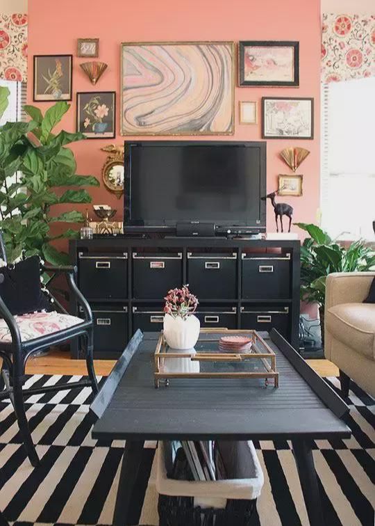 |电视背景墙别再走石膏线了，容易开裂年轻人都爱这样设计