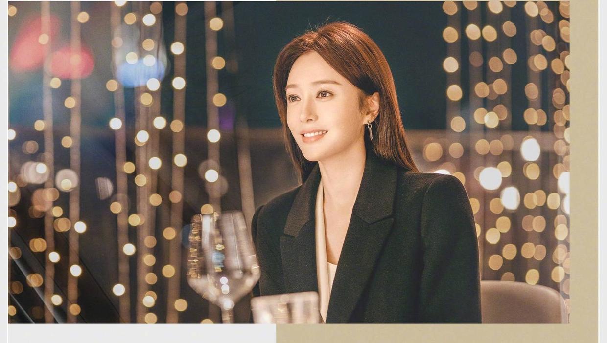 何有强|165cm的秦岚气场全开，穿一件西服配半身裙开叉裙，身材比例绝了