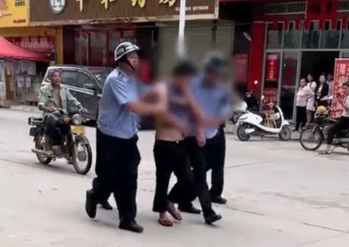 小松社会趣闻 广西1男子持刀冲进幼儿园，砍伤18名师生，“卫健委呼吁市民献血”