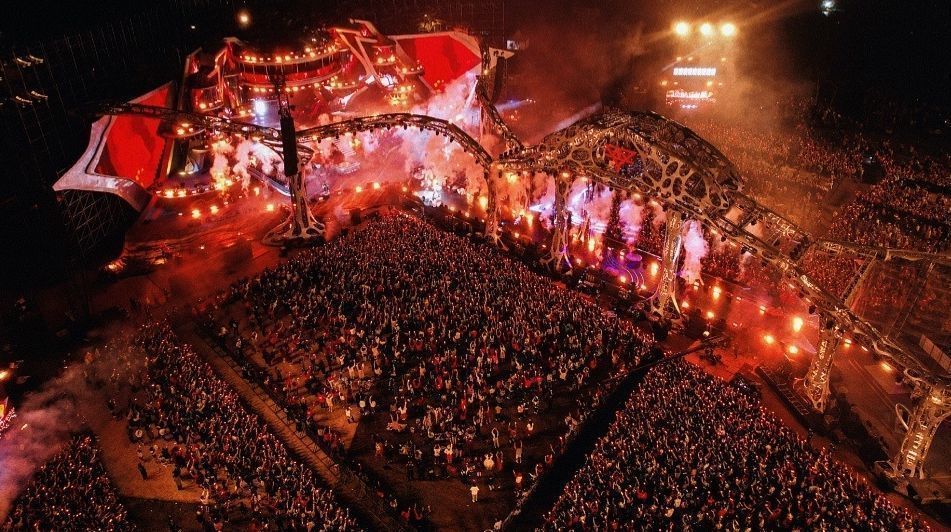 华晨宇|演唱会成蹦迪现场？导演刘信达炮轰华晨宇，喊话演出协会管管他