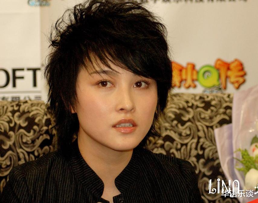 厉娜|曾经的超女顶流，15年后落寞还乡，在破败老屋前崩溃落泪