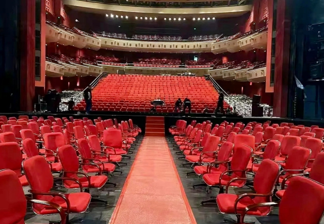 肖战|太近了！肖战《如梦》剧场内景曝光，高能来袭你准备好胶带了吗？