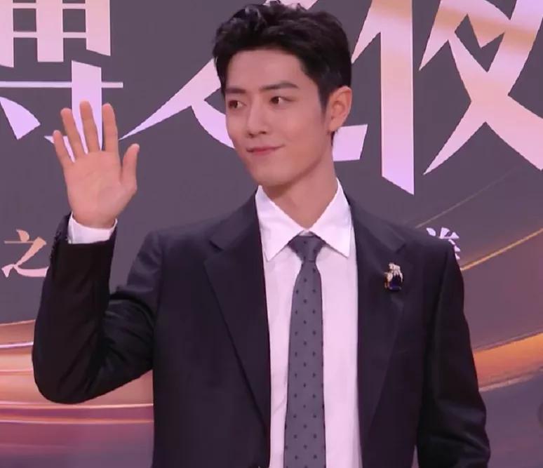 迪丽热巴|微博夜赵丽颖老气唐嫣像外星人热巴变短发女王，王一博肖战扎眼