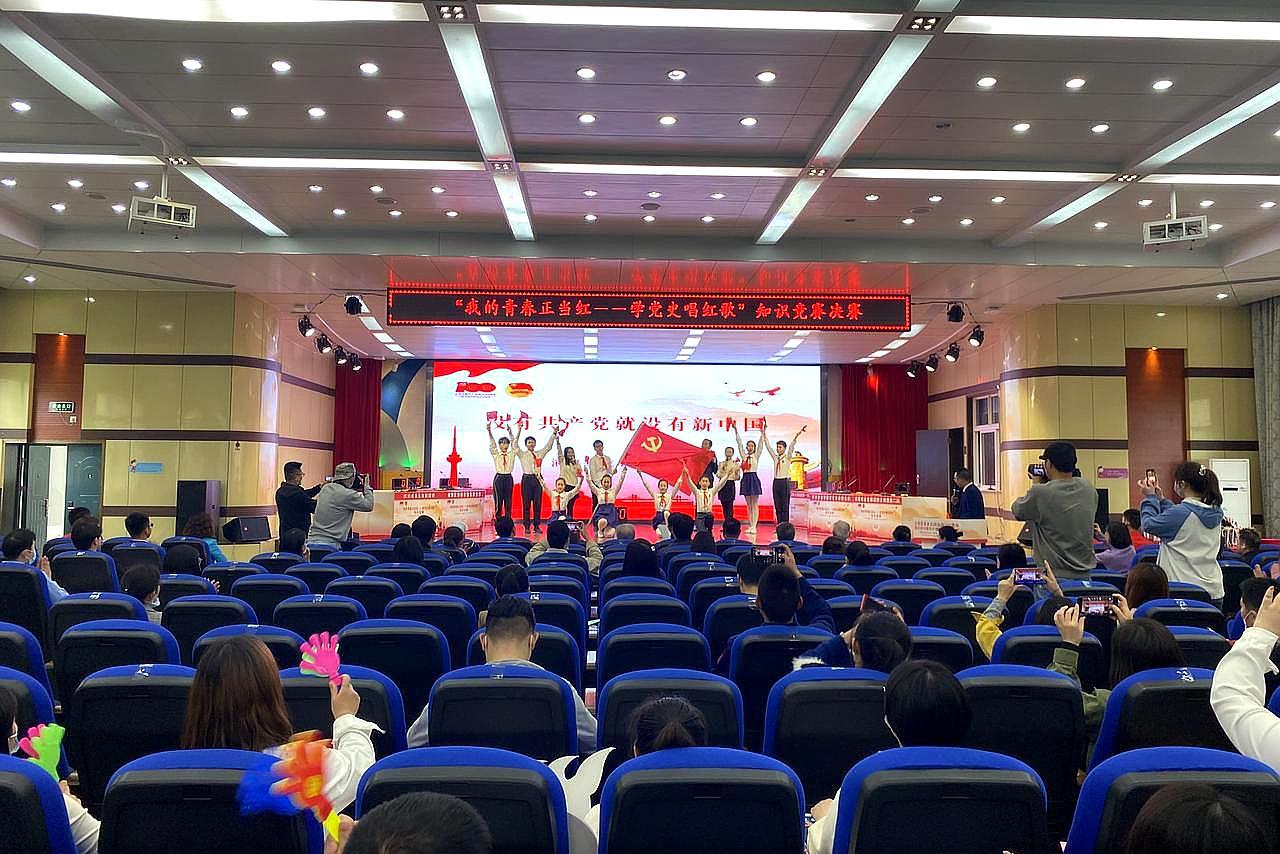 胡了说扒道 武汉市汉阳区楚才小学，举行党史知识竞赛，传唱红色歌曲