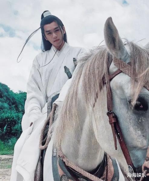 吴宣仪|热巴新剧或将撞档陈钰琪，搭档男主高人气高颜值，你更期待哪部？