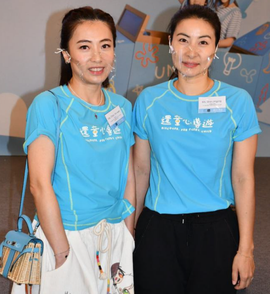 郭晶晶|霍启刚携妻恩爱观展，背后偷拍变老婆奴，郭晶晶穿搭得体衣品上升