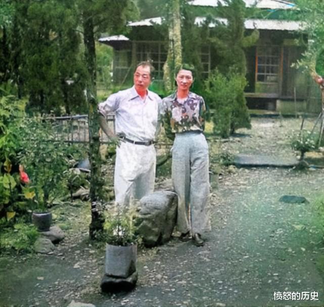 珍贵老照片：穿西装的希特勒、下跪的清政府、原子弹爆炸的场面
