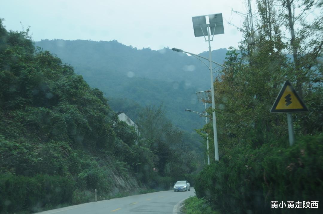 |藏在秦岭深处的小城，地处4市边缘区，下高速还要翻两座山才能到