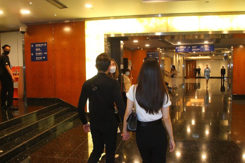 方媛|小娇妻出轨郭富城愤怒离婚？方媛穿紧身衣讨好丈夫，两人亲密秀恩爱破婚变传闻