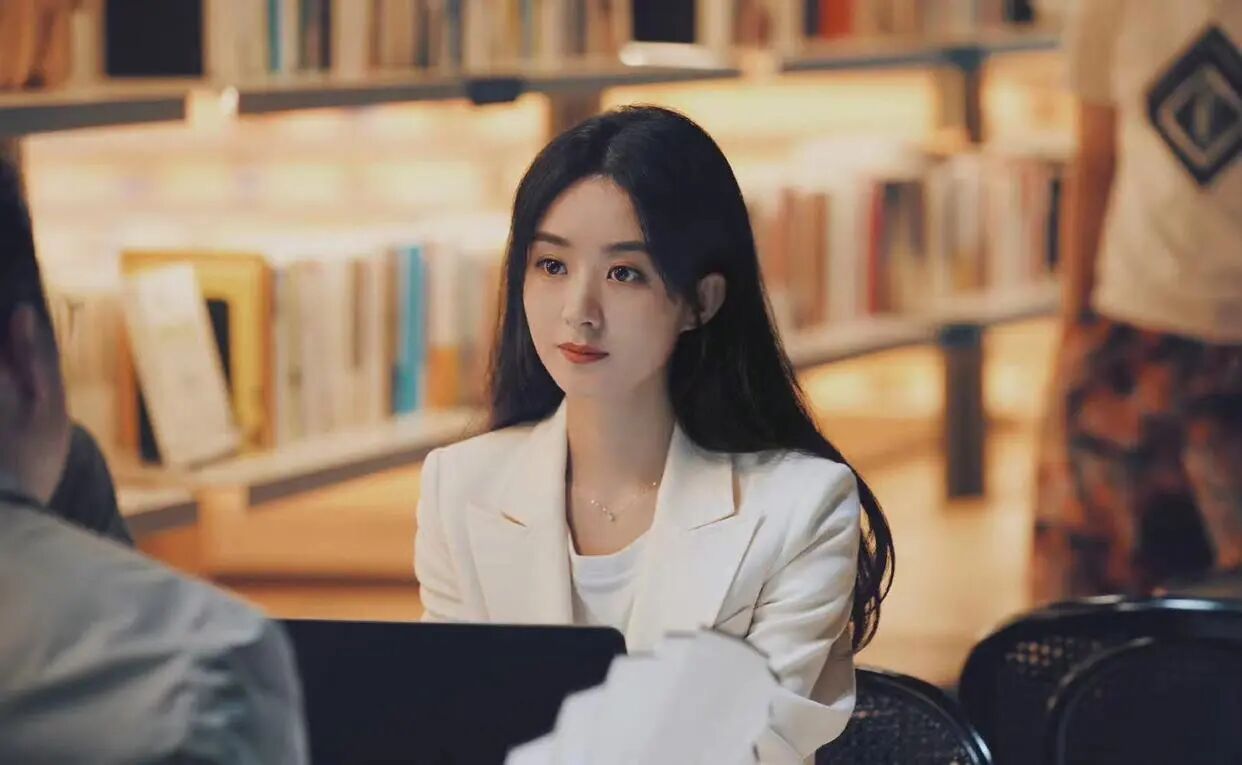 赵丽颖|两部大剧正面交锋，赵丽颖、杨紫谁更抗剧？光说没用、还得看数据