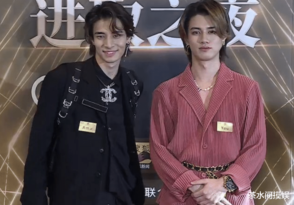 娄艺潇|明星红毯抢镜花招多：有人脱手套秀美甲，有人捧碗走红毯