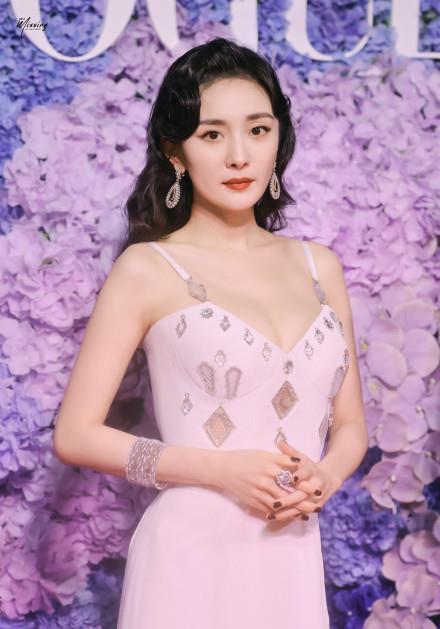 五行阁宝宝名字分享|女星红毯比美:杨幂复古优雅,宋茜气质高贵,汤唯造型干练