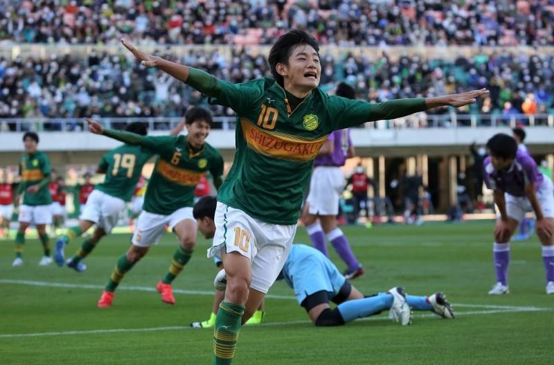 日本职业足球联赛|一届高三生走出4名职业队员是什么感觉？日本这个学校做到了