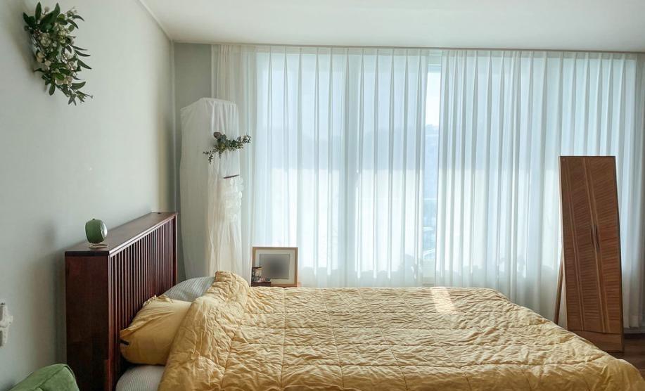 硬装简单些，尽管入住3年了，房子依旧如新！白色厨房显大清爽