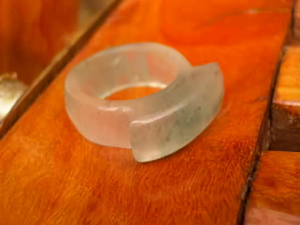 冰种翡翠|怎样区分水沫子和冰种玻璃种翡翠