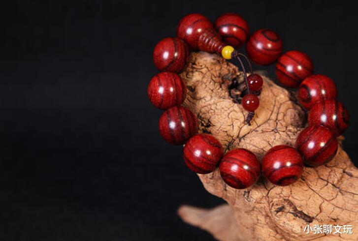 文玩|五一旅游文玩手串能买吗，真假不好说，但是肯定很贵