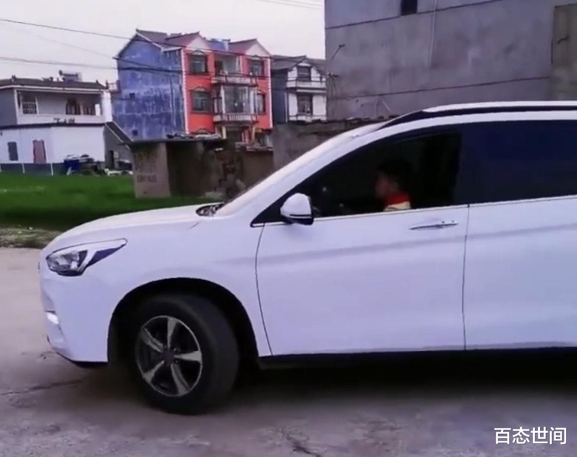 百态世间 连云港一父亲录年幼儿子开车视频，发网络炫耀，结果事与愿违