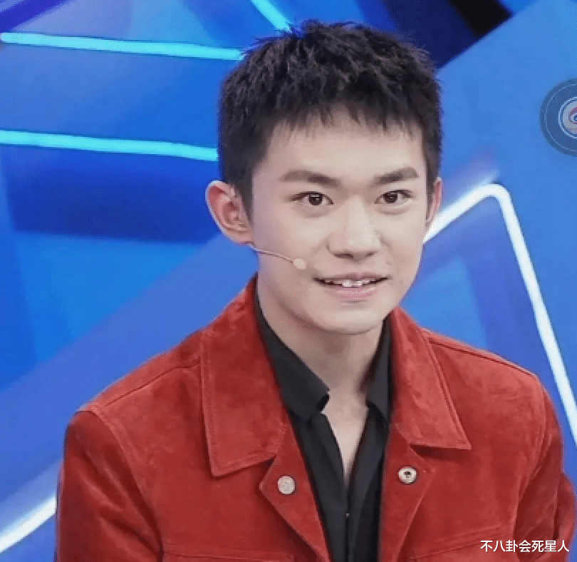 王源|TFBOYS颜值集体下跌，王源满脸痘千玺发腮，王俊凯也变奇怪