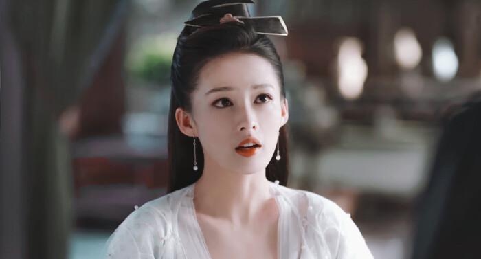 李沁|李沁：国家秘密培养她9年，转身却踏进了娱乐圈，理由让人感慨