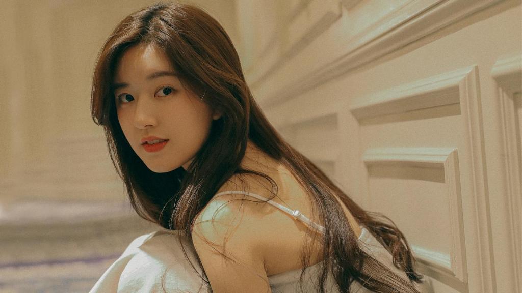 赵露思|田曦薇拉踩赵露思，真是江山代有“茶王”出，一代新王换旧王