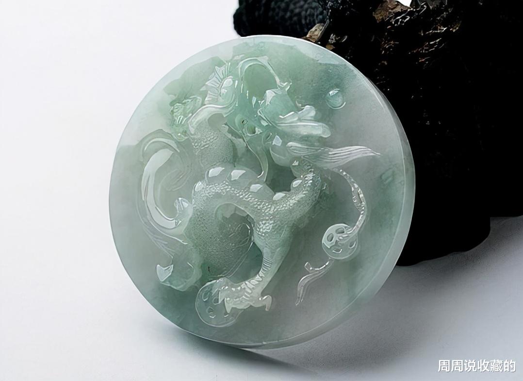 翡翠|为什么两块翡翠长得差不多，但是价格却差很多？