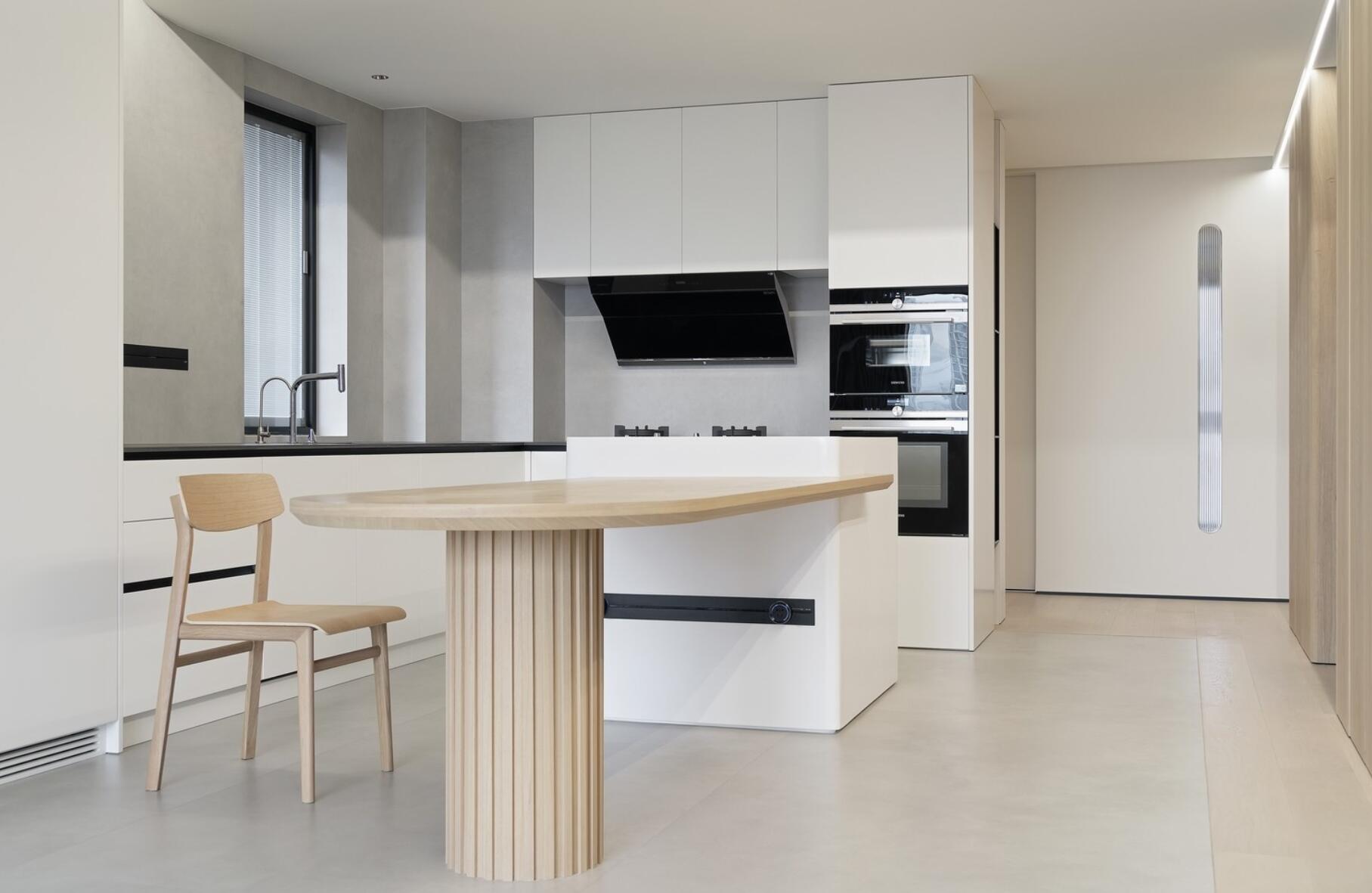 为追求简单生活，她坚持给新家断舍离，完工后窗明几净，大气极了