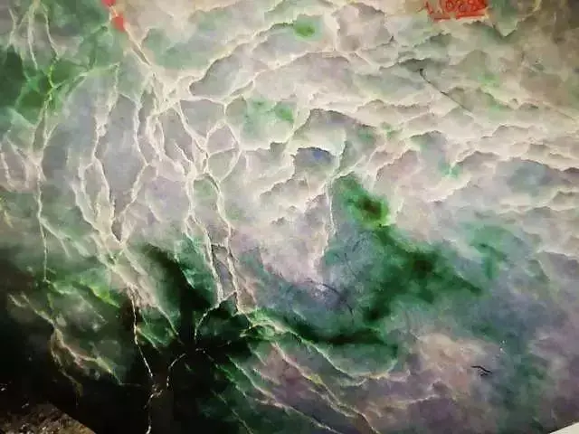 翡翠|翡翠赌王档案：传奇马崇仁，以3180万切涨4个亿！